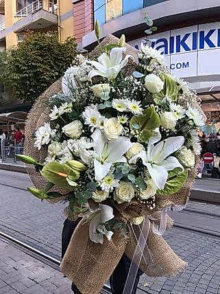 Beyaz Büyü, Bizim Çiçek Evi