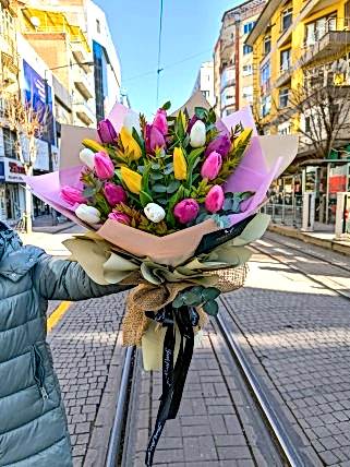 Dört Renk 25 adet Lale Buketi