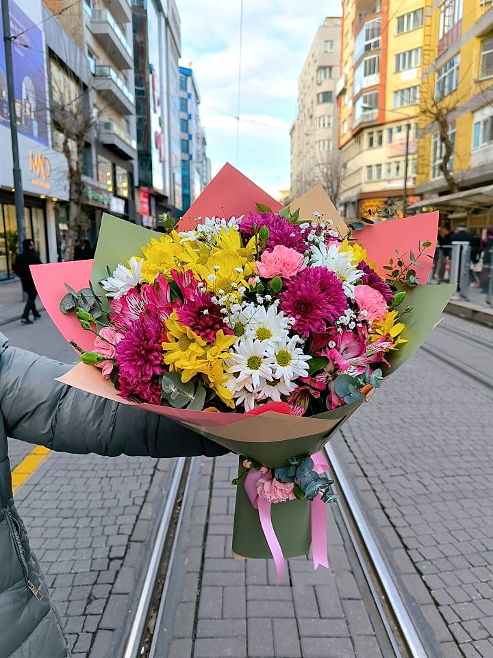8 Mart Özel Rengarenk Çiçek Buketi
